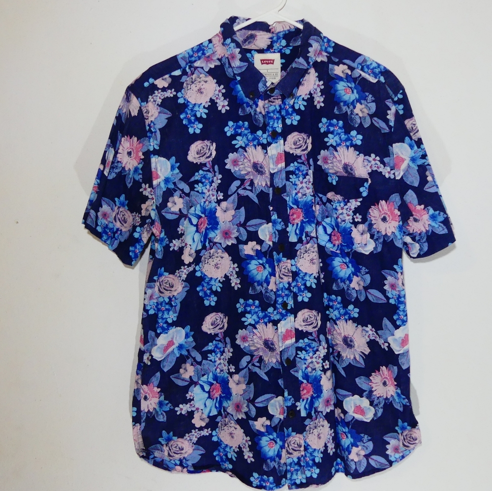 Large Levi's Blush Pink and Blue Floral Button-Up